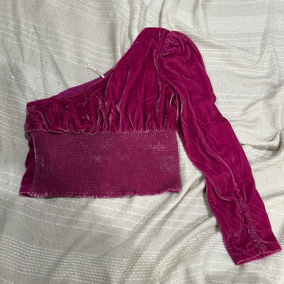 Free people Velvet One-Shoulder Top in Rich Pink Size M - Picture 2 of 5